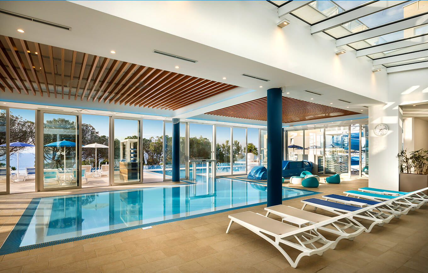 Objekti_Rabac_GirandellaResort_V4_gallery_girandella-resort-maro-suites-indoor-pool